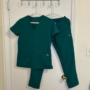 💚Figs Hunter Green Scrub Top & Bottom Size XS